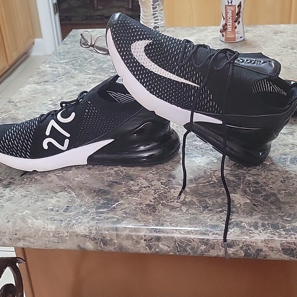 Air Max 270 - Picture 2 of 6